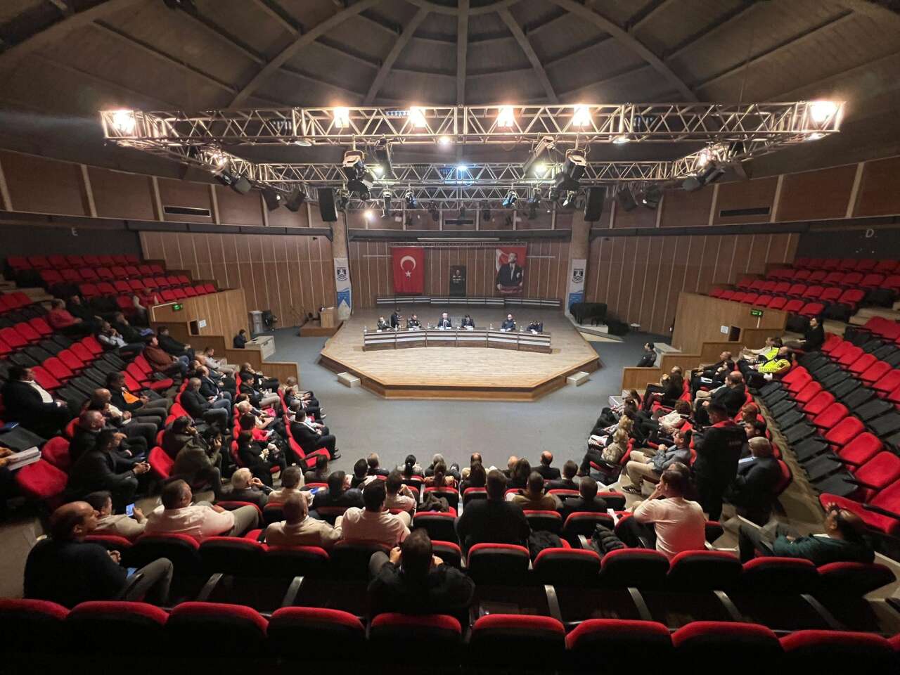 Bodrum Kaymakamı Ali Sırmalı, “Yıl Sonu Değerlendirme Toplantısı”nda Muhtarlarla Bir Araya Geldi 3